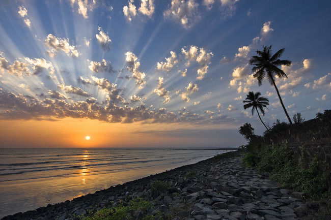 Sukhakarta Holiday Home Alibag — beachfront view 3